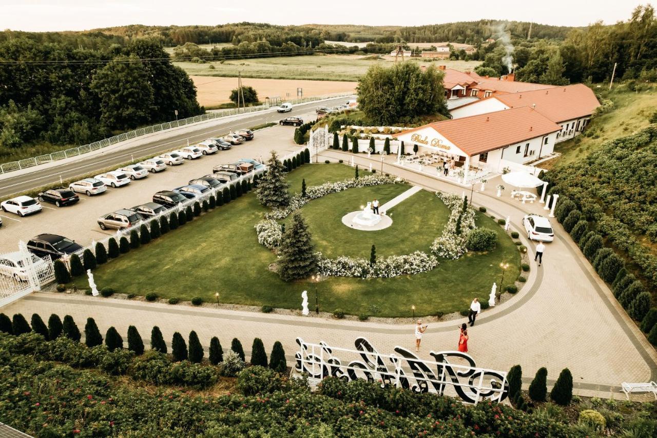 Pokoje Goscinne Biala Dama Mlawka Exterior foto